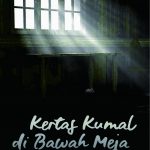 Buku Kertas Kumal Di Bawah Meja