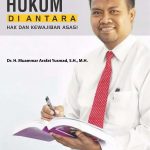Buku Hukum di Antara Hak dan Kewajiban Asasi