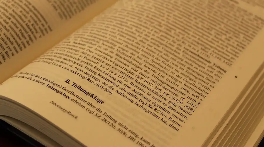 rekomendasi buku untuk mahasiswa jurusan hukum